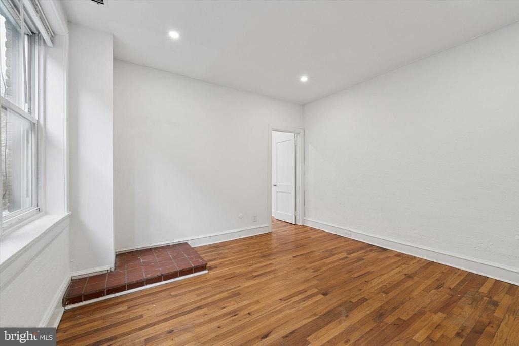 334 Lombard Street - Photo 3