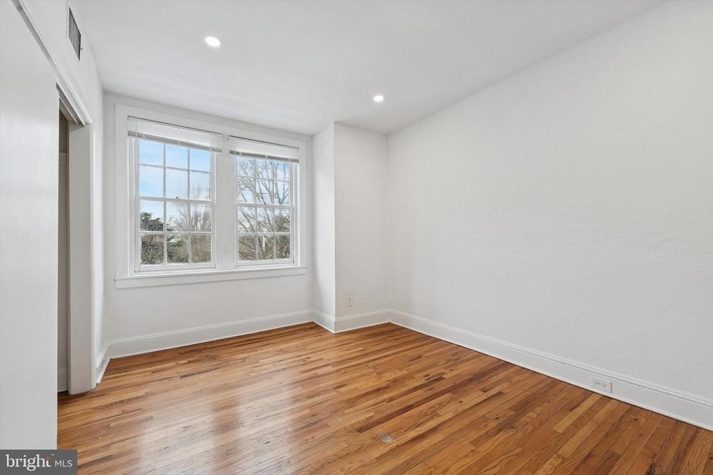334 Lombard Street - Photo 2