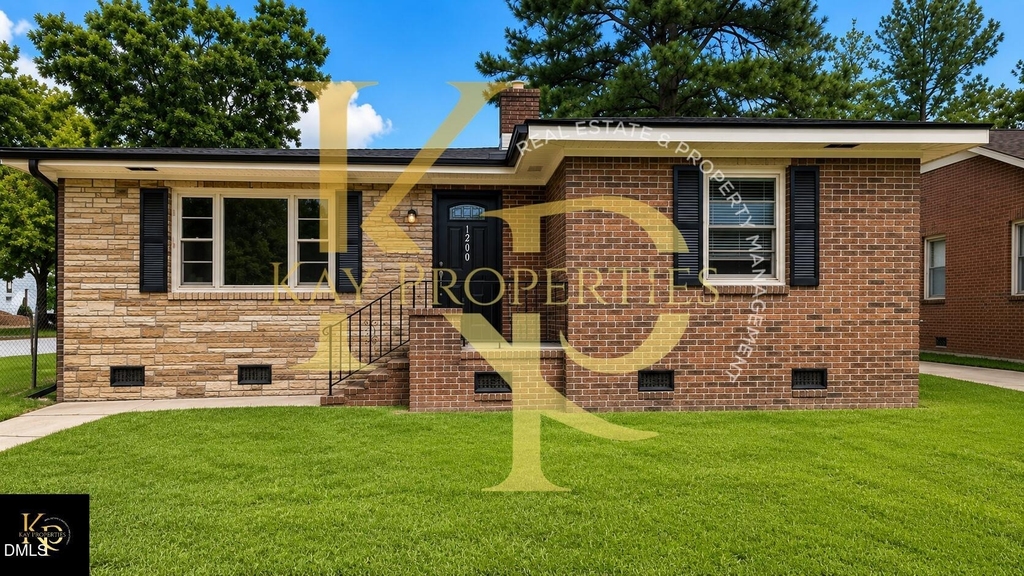 1200 E Holly Street - Photo 0