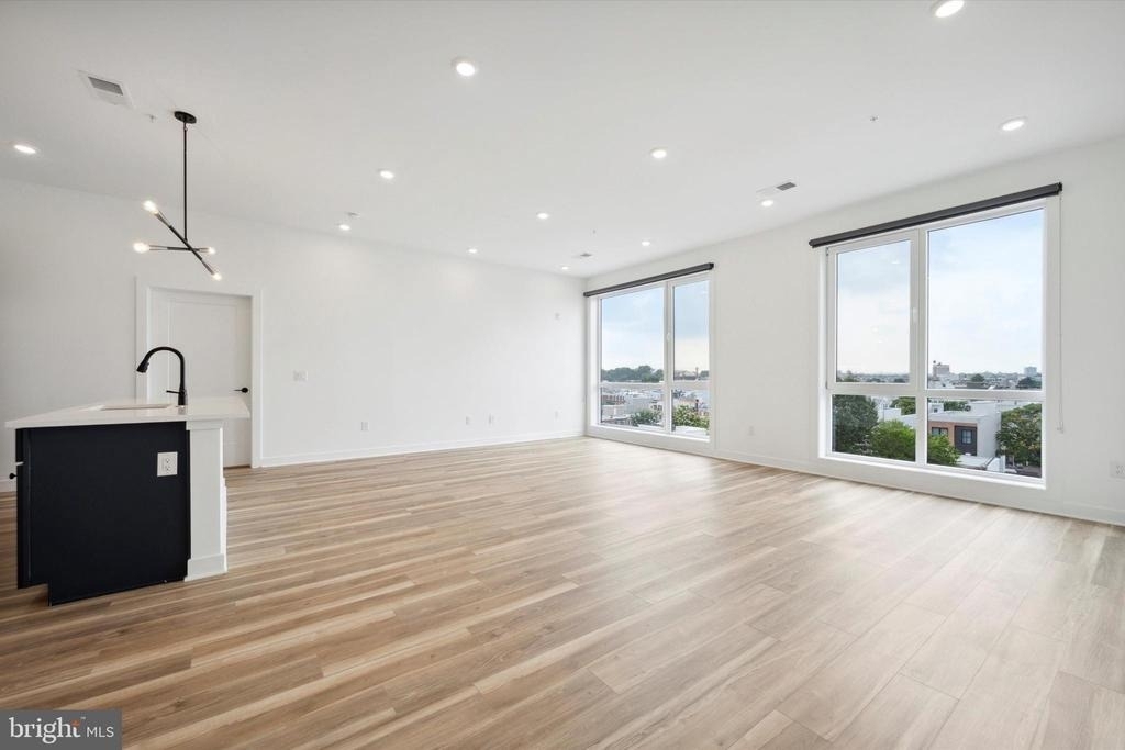 2636 E York St - Photo 9
