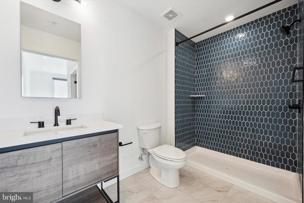 2636 E York St - Photo 21