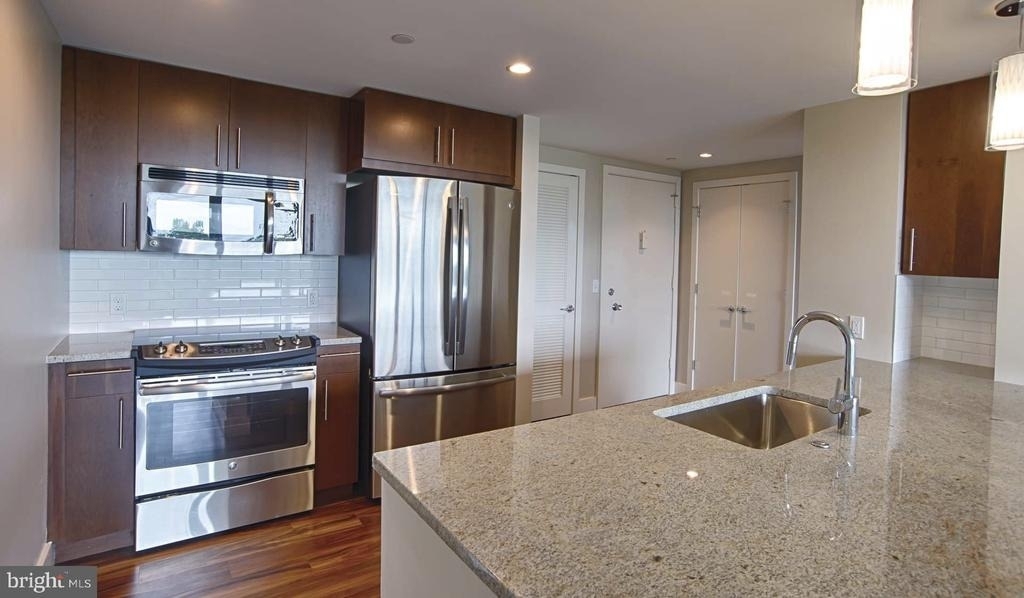 2200 Benjamin Franklin Parkway - Photo 21