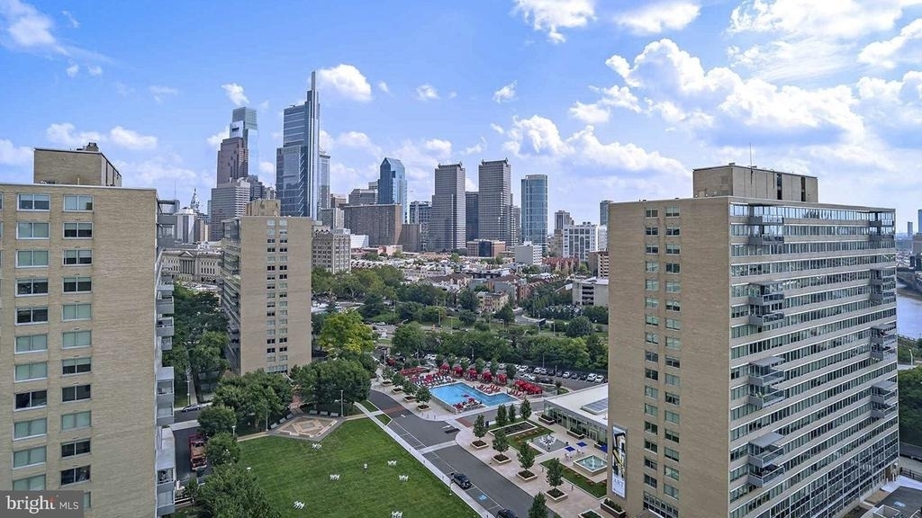2200 Benjamin Franklin Parkway - Photo 27