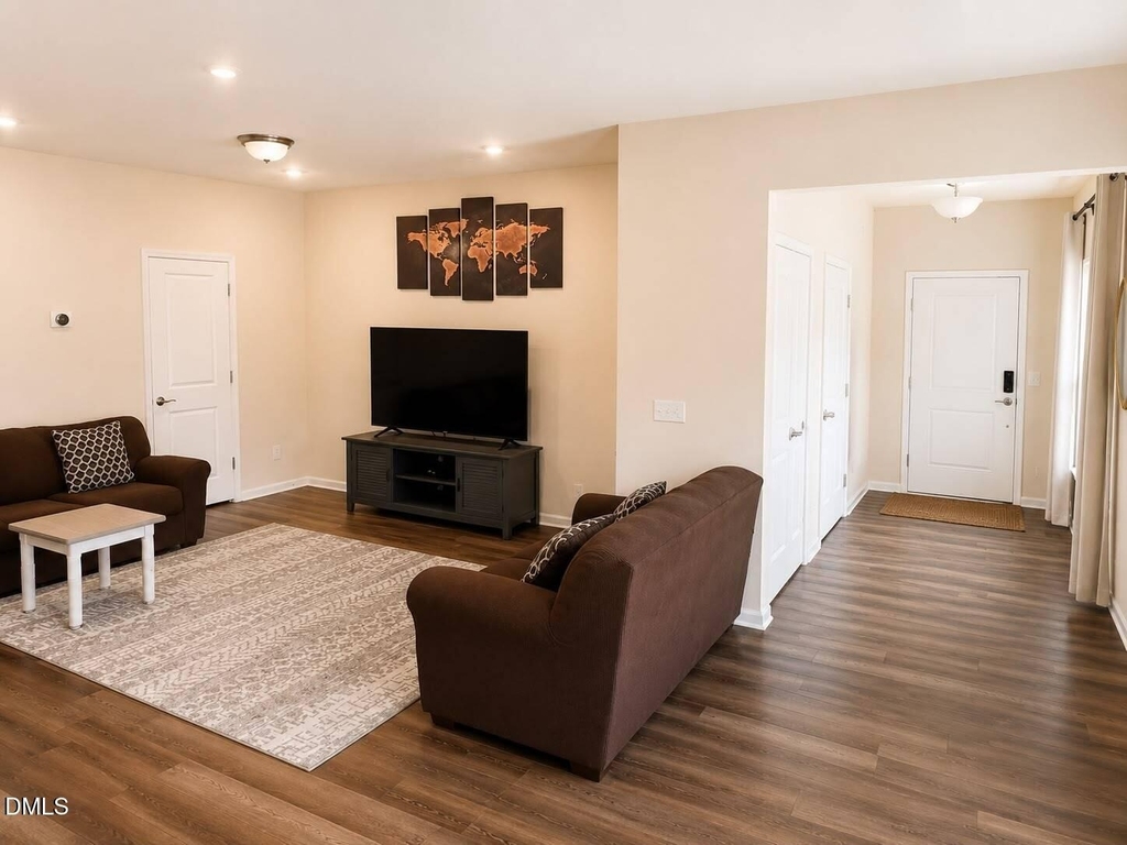 328 Villanova Drive - Photo 8