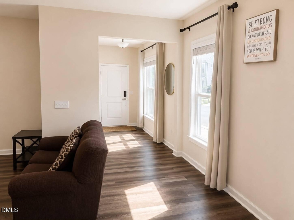 328 Villanova Drive - Photo 6
