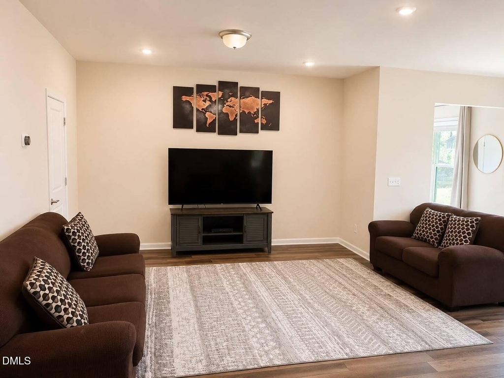 328 Villanova Drive - Photo 5