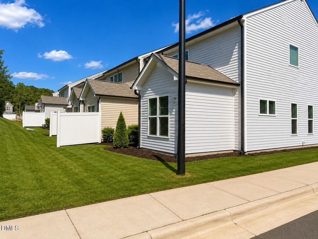 328 Villanova Drive - Photo 2