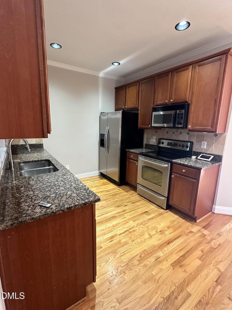 1109 Front Gate Lane - Photo 3