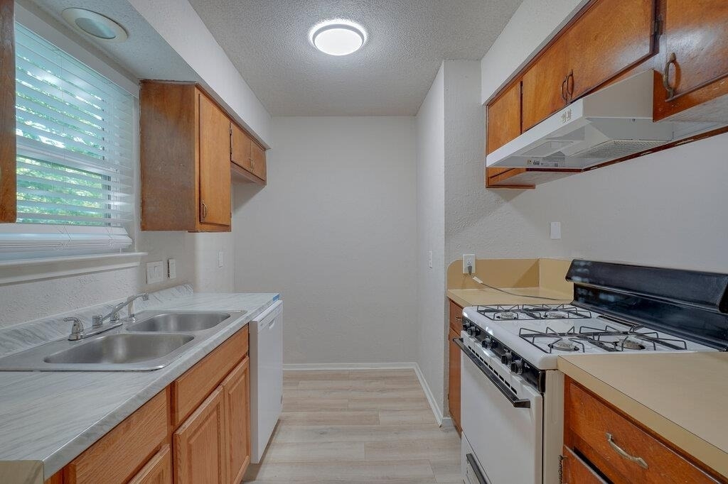 1206 Westcott Dr - Photo 8