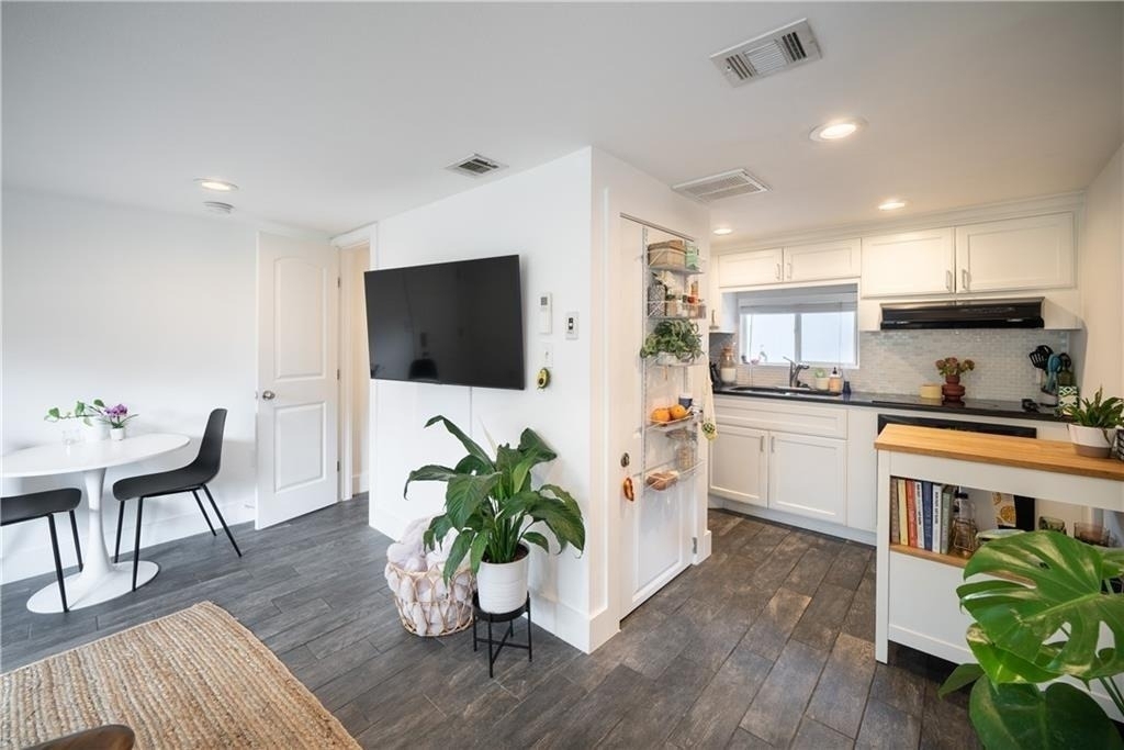 1119 Gunter St - Photo 1