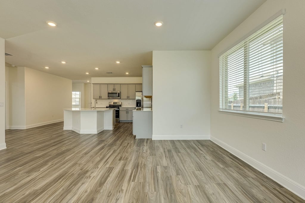17813 Bassano Ave - Photo 5