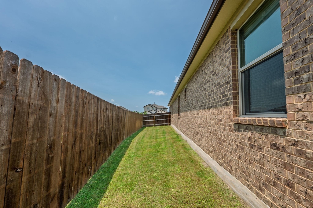 17813 Bassano Ave - Photo 29