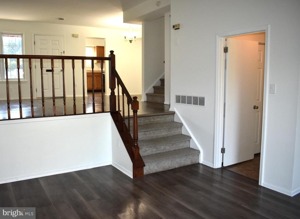 1604 Shenandoah Court - Photo 4