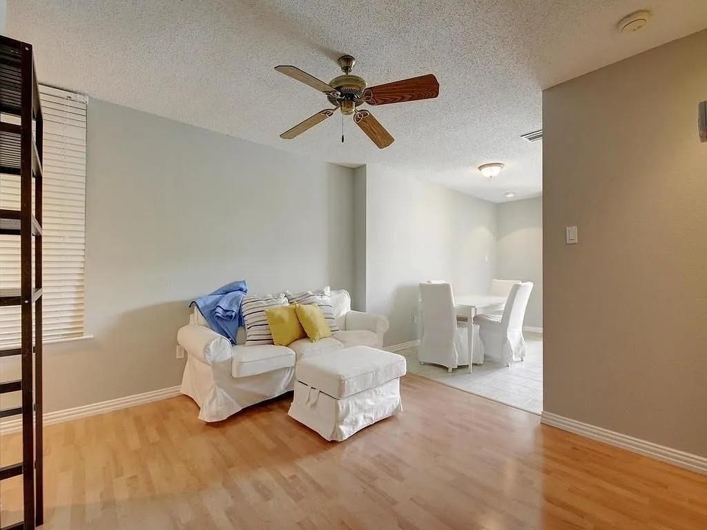 2409 Leon St - Photo 2