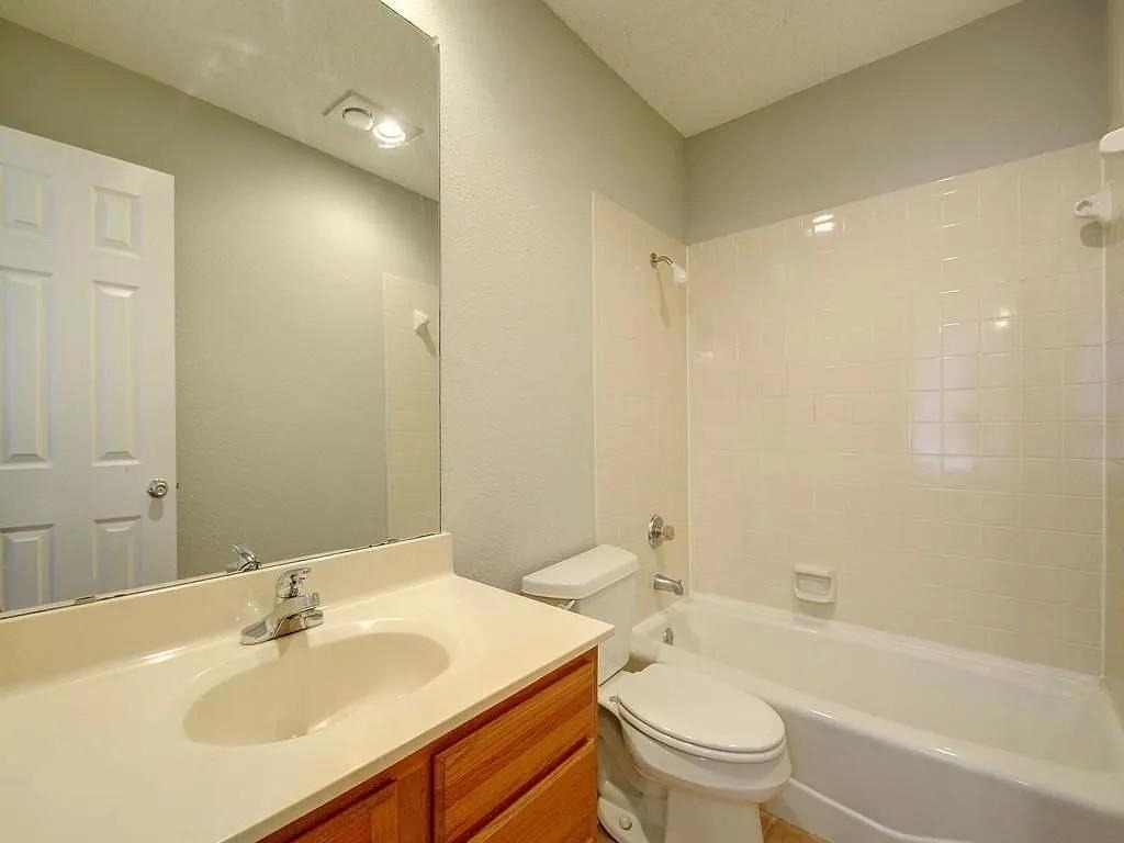2409 Leon St - Photo 16