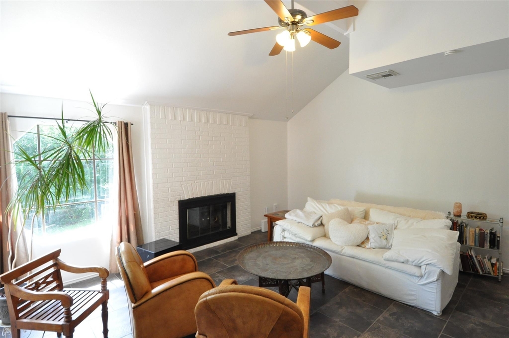 9902 Talleyran Dr - Photo 4