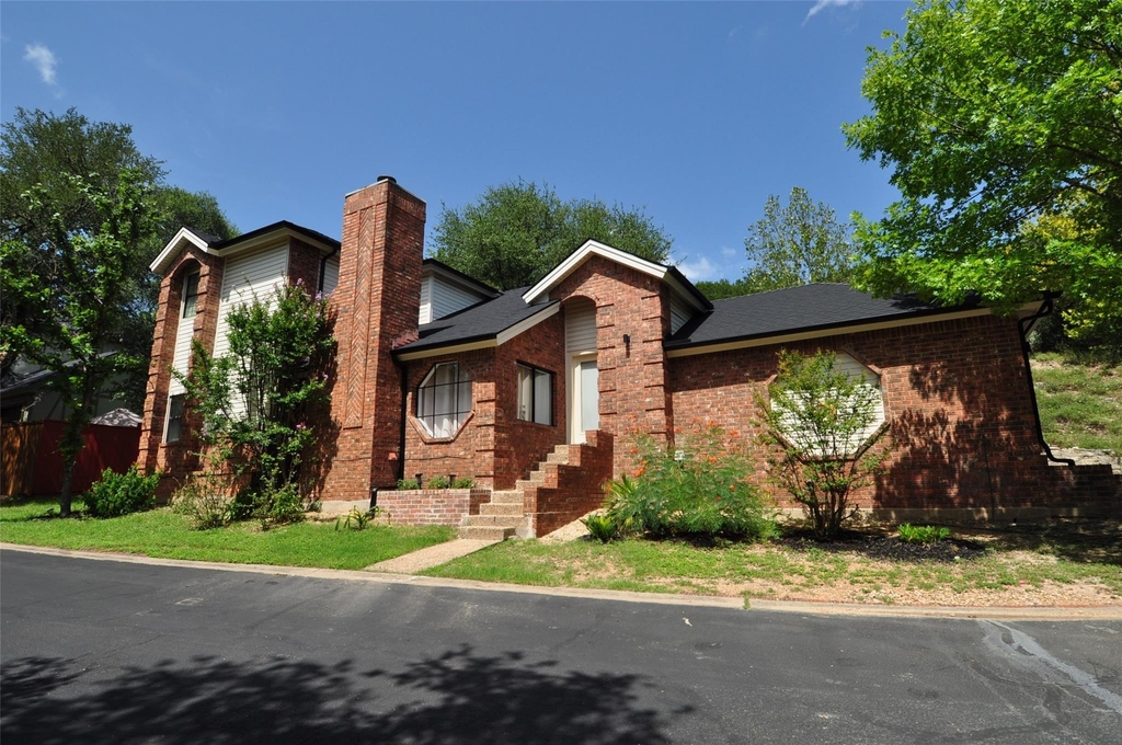 9902 Talleyran Dr - Photo 0