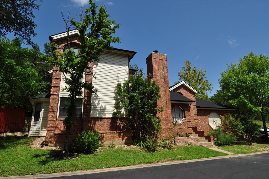 9902 Talleyran Dr - Photo 1