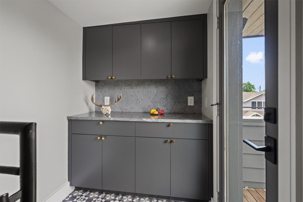 1175 San Bernard St - Photo 20
