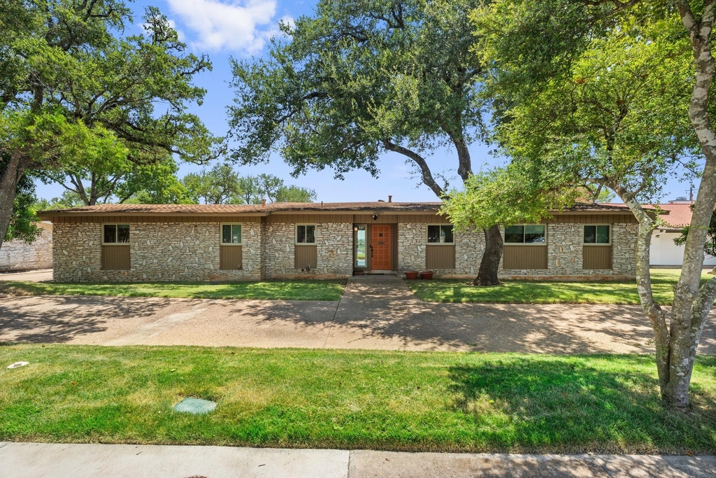6501 Mesa Dr - Photo 1