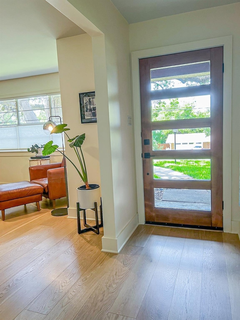 205 W Covington Dr - Photo 3