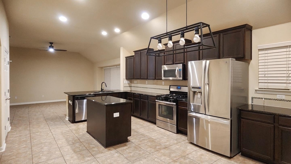 705 Wiltshire Dr - Photo 6