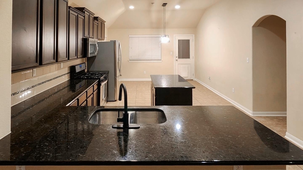 705 Wiltshire Dr - Photo 5