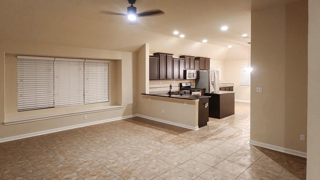 705 Wiltshire Dr - Photo 3