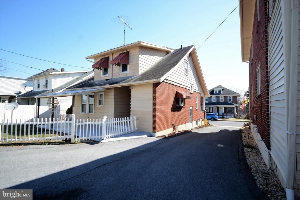 623 Guilford Avenue - Photo 27