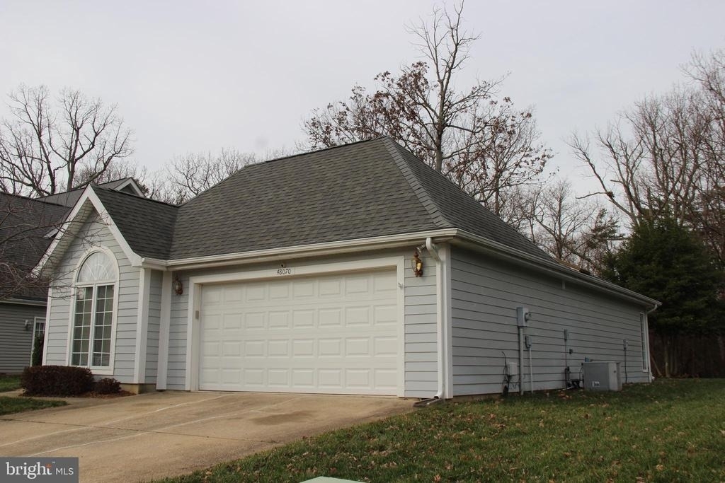 48070 Mayflower Drive - Photo 2
