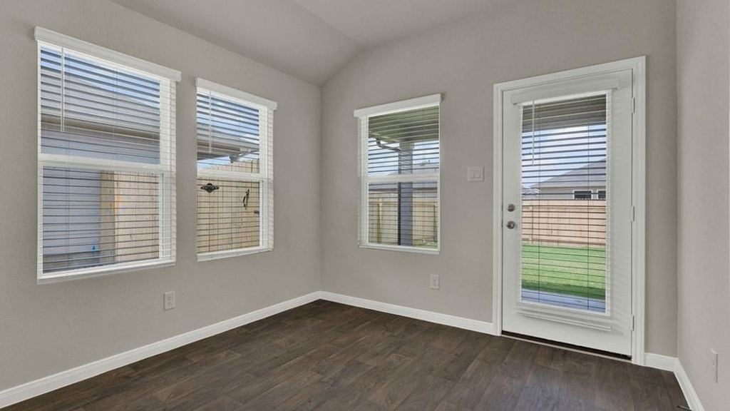 325 Darwin Pl - Photo 5