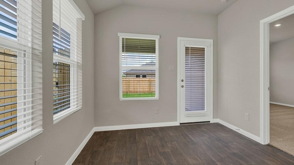 325 Darwin Pl - Photo 6