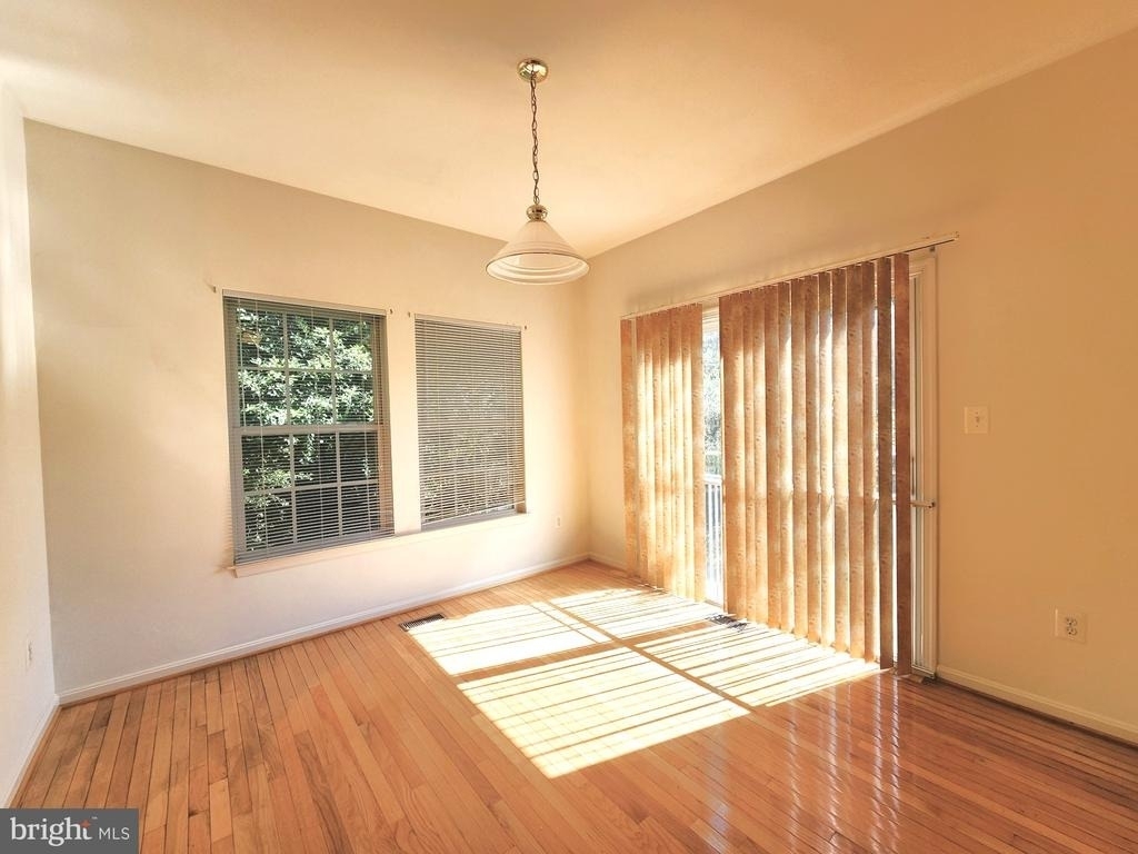406 Clairborne Street - Photo 8