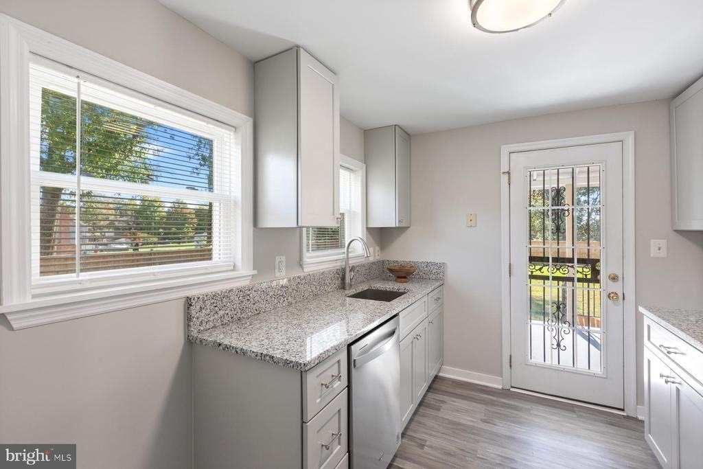 6903 Friendship Road - Photo 16