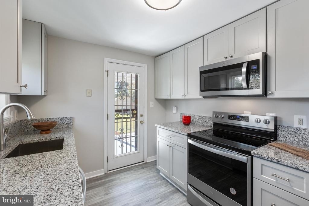 6903 Friendship Road - Photo 2