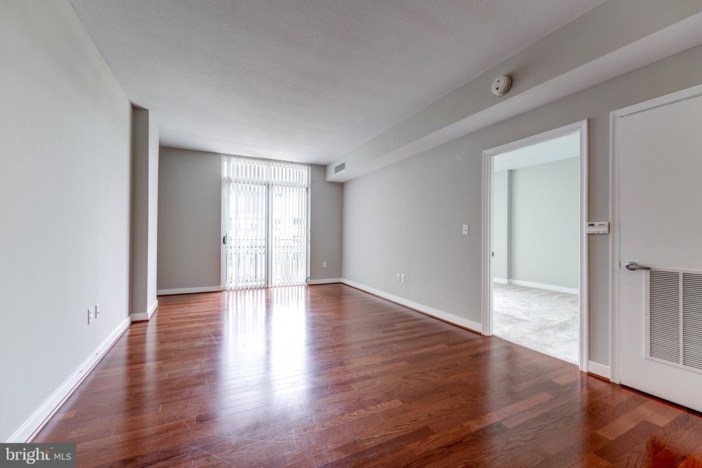 155 Potomac - Photo 8