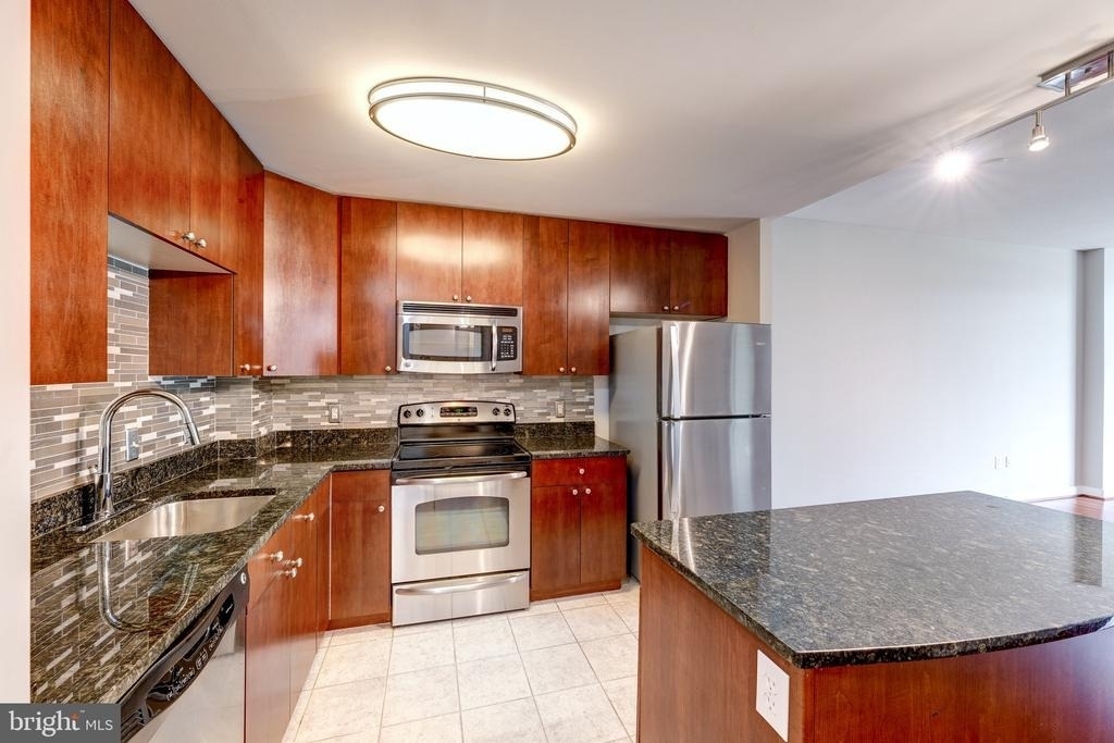 155 Potomac - Photo 5