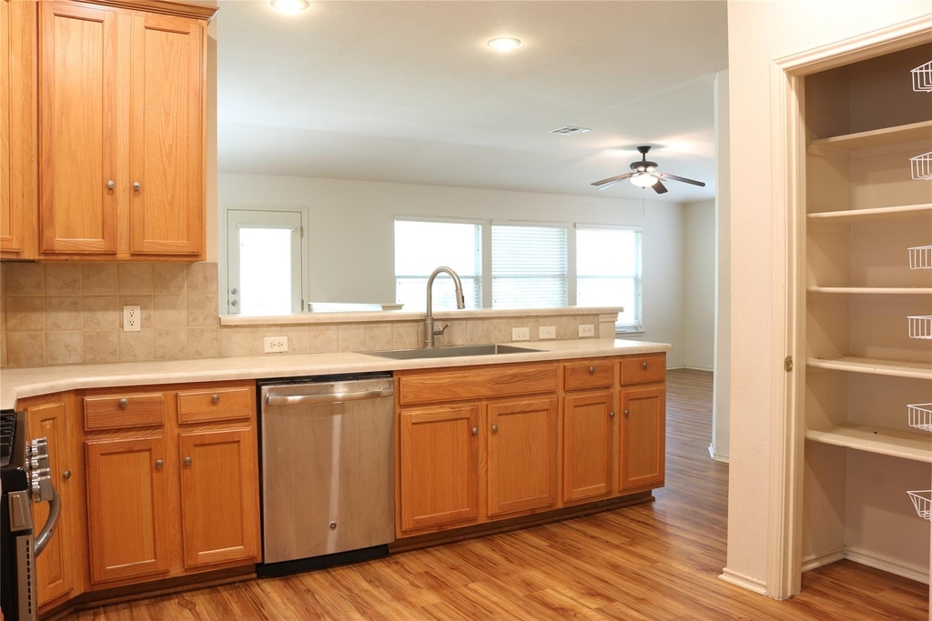 1811 W Pflugerville Pkwy - Photo 7