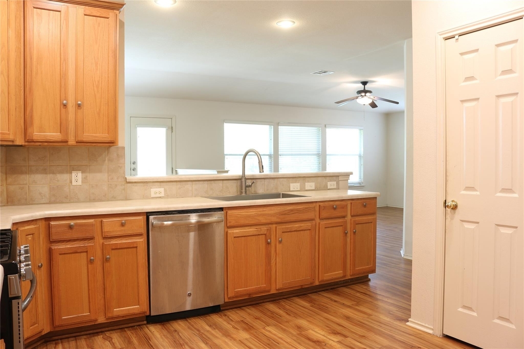 1811 W Pflugerville Pkwy - Photo 6