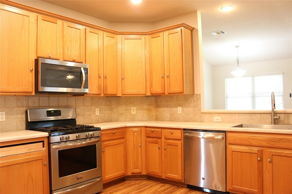 1811 W Pflugerville Pkwy - Photo 5