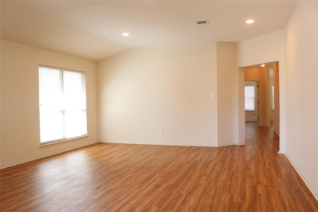 1811 W Pflugerville Pkwy - Photo 3