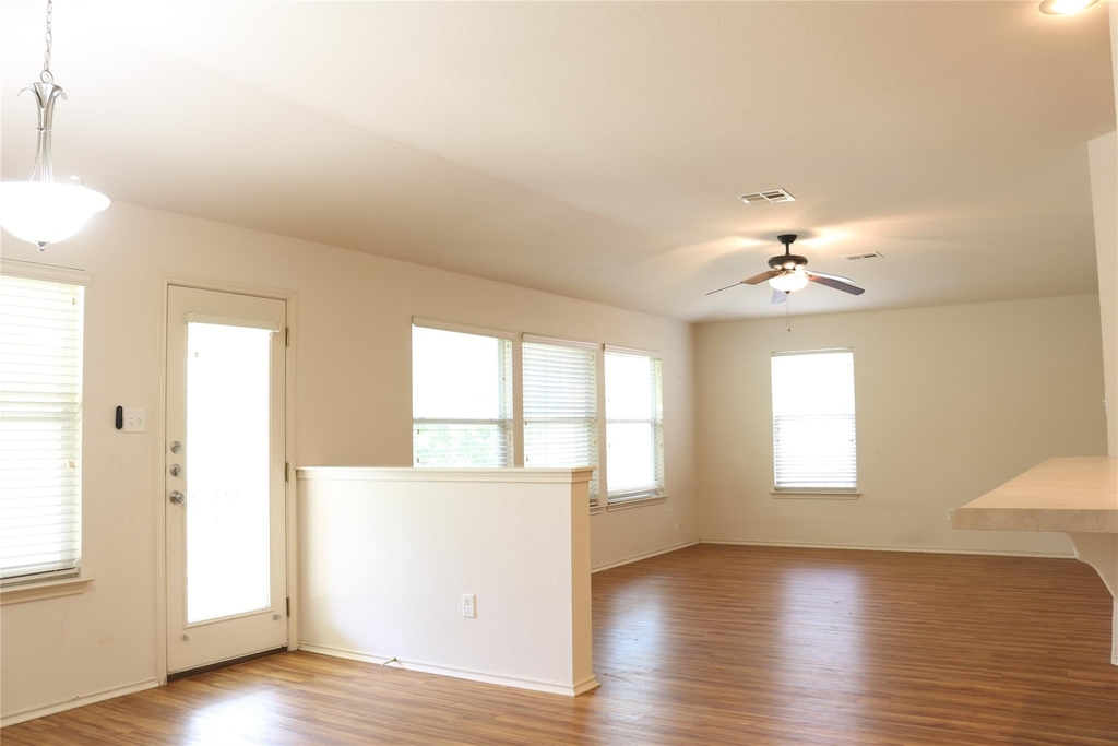1811 W Pflugerville Pkwy - Photo 11