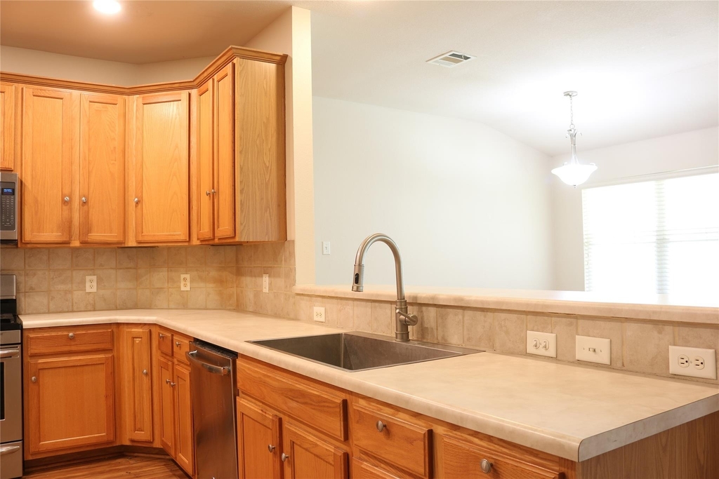 1811 W Pflugerville Pkwy - Photo 8