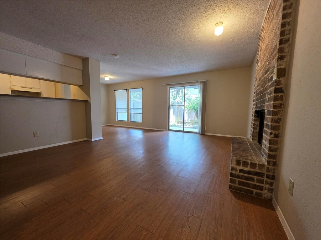 11900 Alpheus Ave - Photo 1
