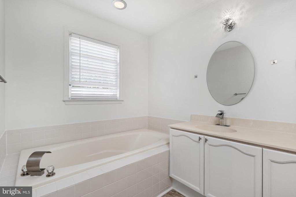 18506 Carriage Walk Circle - Photo 36