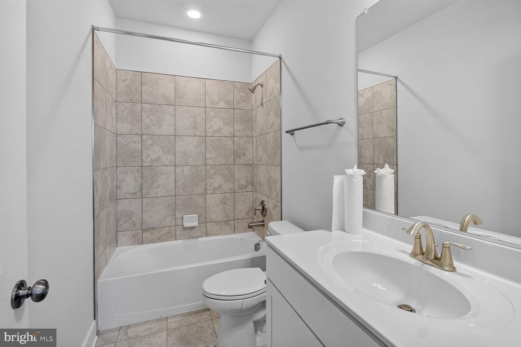 404 Sagan Pl - Photo 3