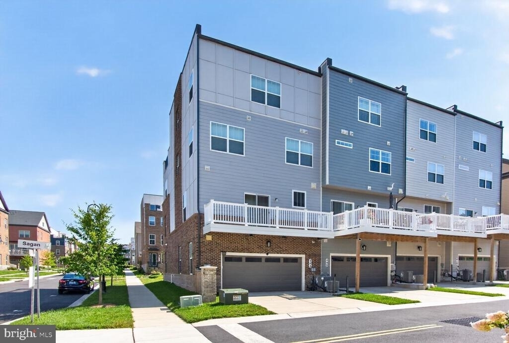 404 Sagan Pl - Photo 1
