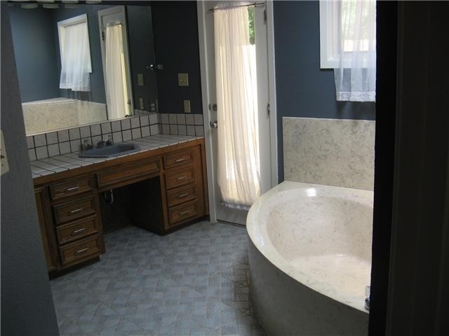 2001 Manana St - Photo 9