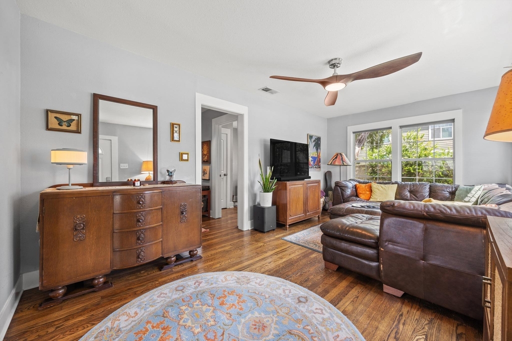 2120 Leander St - Photo 5