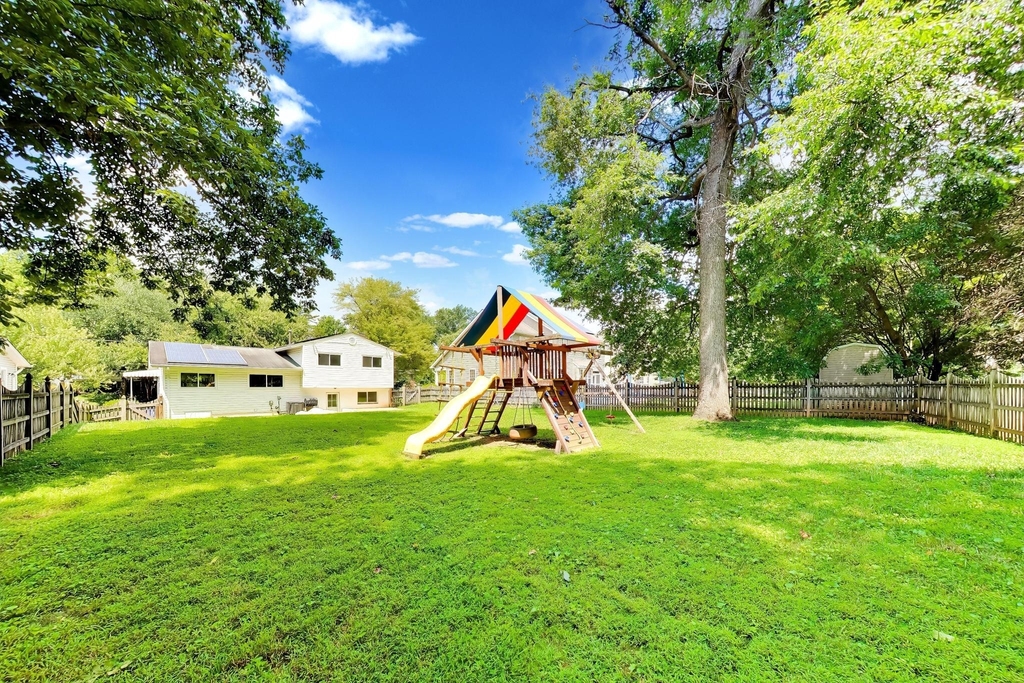 11907 Hunters Lane - Photo 1